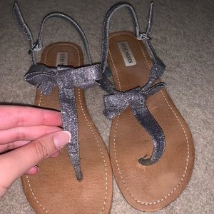 Steve Madden Size 10 Silver Glitter Bow Sandals